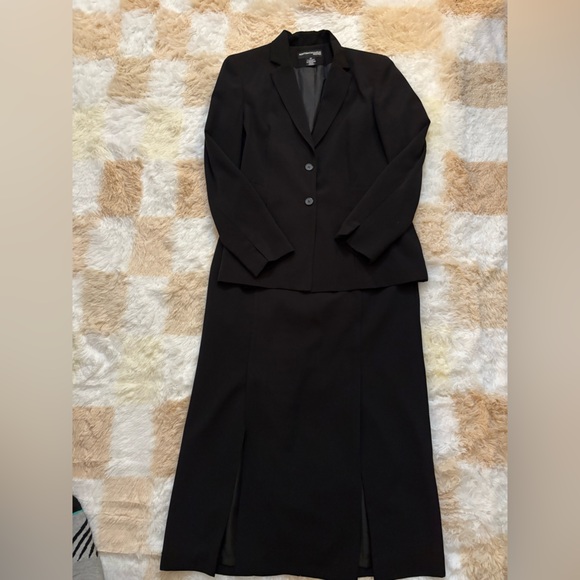 Norton McNaughton Jackets & Blazers - ‼️ Sale ‼️ Norton McNaughton Women's Black Blazer and Skirt Set
